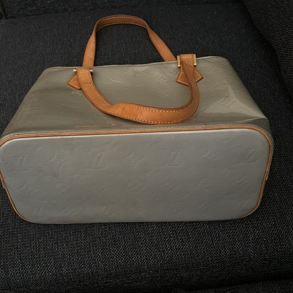 Louis Vuitton Light Sage Green Tote with Textured Leather and Structured Shape - Picture 15 of 17